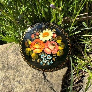 Vintage Palehk Russian Black Lacquer Blush Peonies Daisy Forget-me-not Brooch